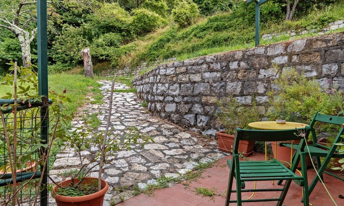 Castiglione Chiavarese Apartment | Studio 'Bilocale' with Sea View and Shared Garden
