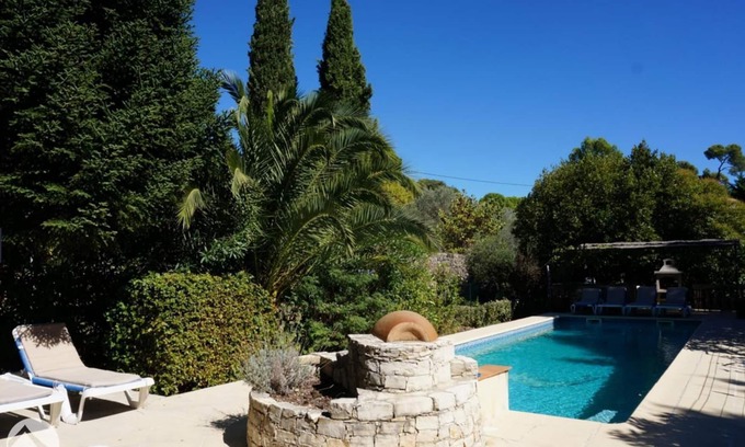 Draguignan Apartment | Studio Bali, between sea and nature