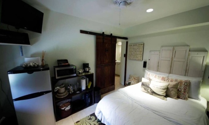 Folly Beach Apartment | Studio- Behind Bert’s Market