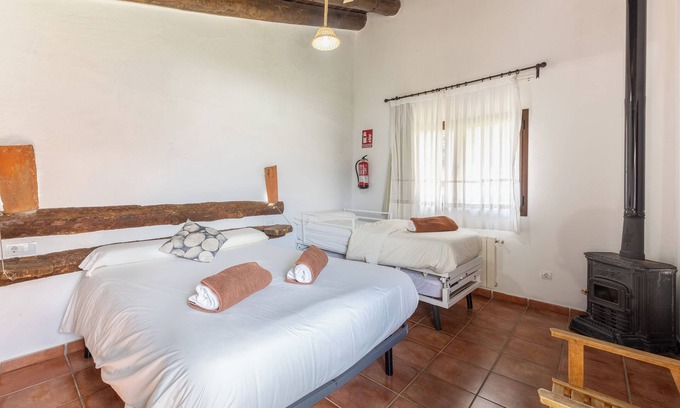 Santo Tome del Puerto Apartment | Studio 'Burro' with Mountain View and Private Garden