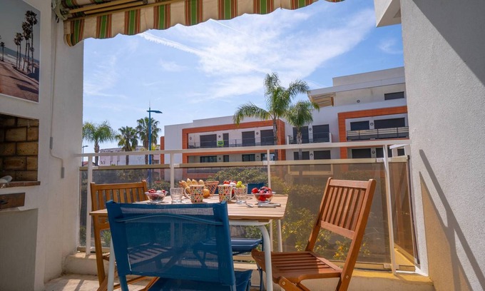 Villeneuve Loubet Beach Apartment | Studio cabin Sea view Air conditioning Wifi Private parking Shops and beach on foot