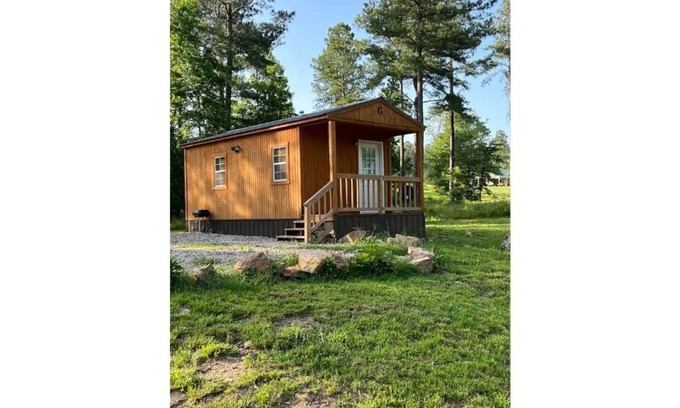Kirby Cabin | Studio Cabin – Pet-Friendly Retreat Near Lake Greeson & Kirby Landing Marina