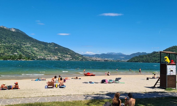 Calceranica al Lago Apartment | Studio Calceranica Lungolago 26