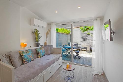La Cote Radieuse Apartment | Studio calme et moderne à 300m de la plage -1-