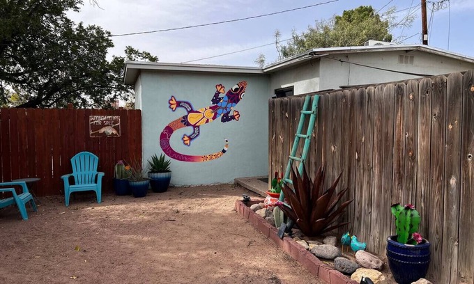Las Cruces House | Studio Casita 5 mins to Farmer's mkt/dogs welcome!