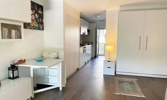 Camperdown Apartment | studio centrally located in NEWTOWN. nThe longer you stay = discount!n