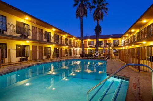 Studio City Hotel | Studio City Court Yard Hotel
