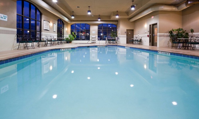 Franklin Apartment | Studio Close to the Airport! | Free Breakfast + Shared Hot Tub and Indoor Pool