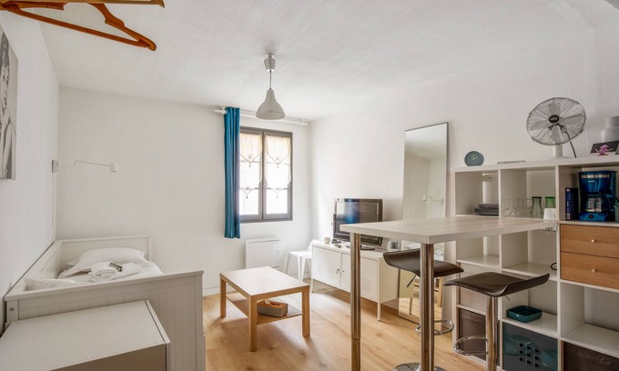 Avignon City Centre Apartment | Studio Coquelicot - Welkeys