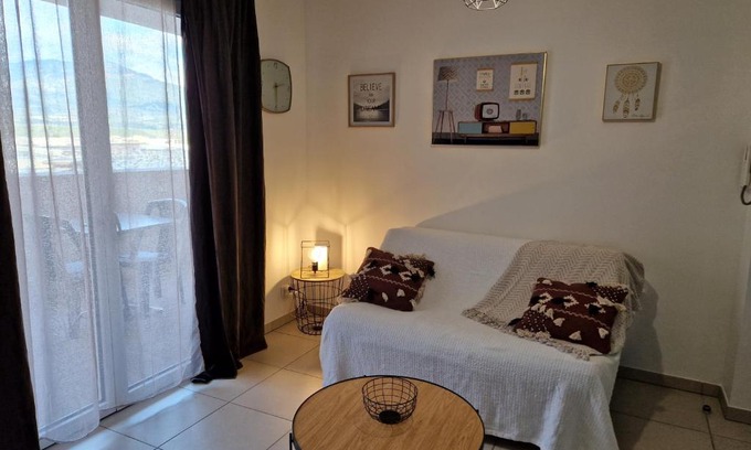 Sarrola-Carcopino Apartment | Studio cosy proche toutes commodités avec parking gratuit