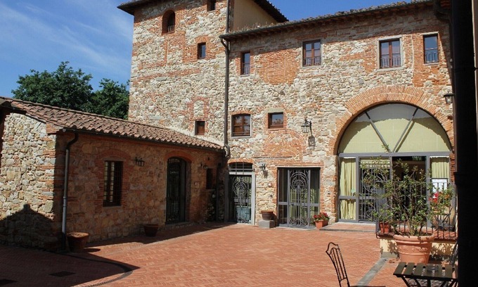 Santomato Apartment | Studio "Fattoria CasalBosco" an ancient medieval village surrounded by greenery