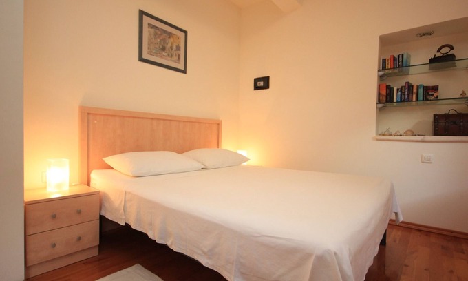 Komiza Apartment | Studio flat near beach Komiža, Vis (AS-3035-a)