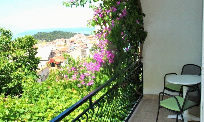 Vrpolje Apartment | Studio flat with balcony and sea view Makarska (AS-22168-a)