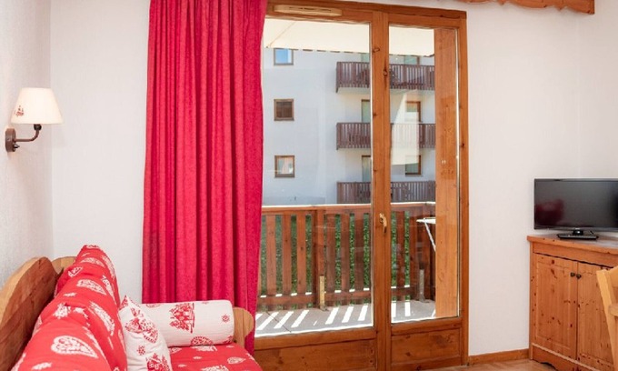 Puy-Saint-Vincent Apartment | Studio for 4 with Balcony & Mountain Views in Puy-Saint-Vincent