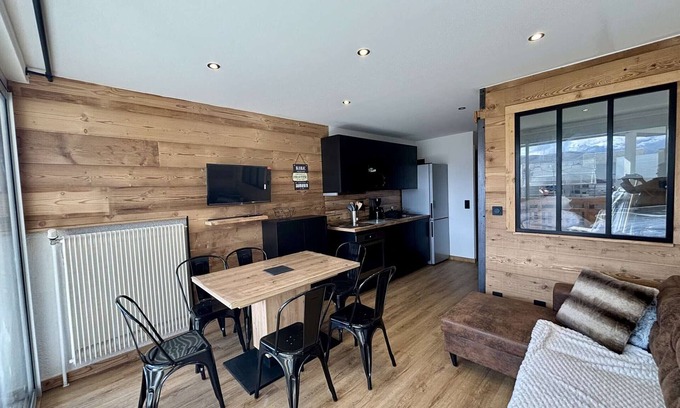 Cognet Apartment | Studio for 6 in L'Alpe d'Huez, near slopes, ski locker