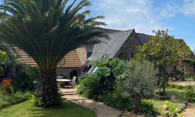 Tregastel Apartment | Studio in a renovated farmhouse in Tregastel on the Pink Granite Coast