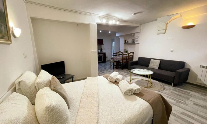 Amboise Apartment | Studio in Amboise for 2 pers, castle view