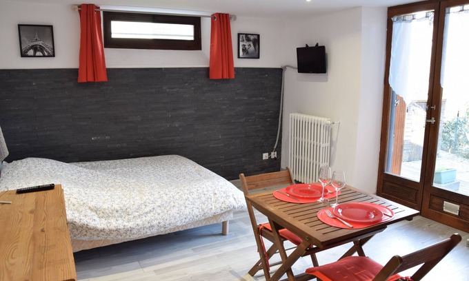 Chambery Apartment | Studio in family home close to university and town center