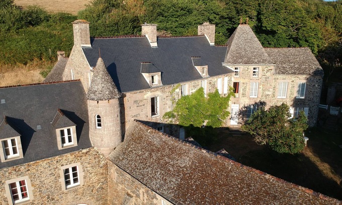 Siouville-Hague Apartment | STUDIO IN MANOR HOUSE WITH SEA VIEW