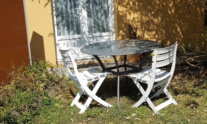 Vieillevigne Apartment | Studio in quiet garden