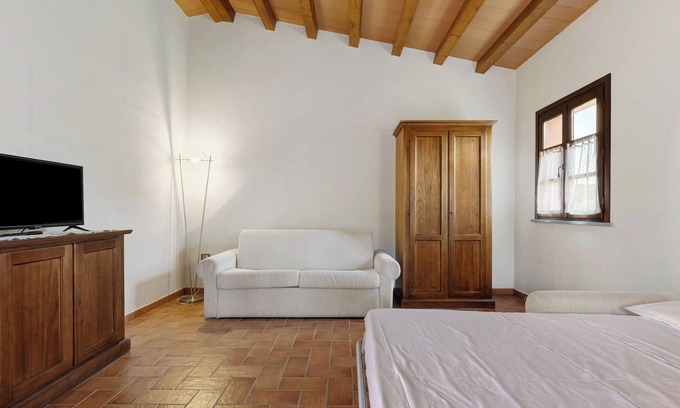 Montopoli in Val d'Arno Apartment | Studio 'Numero 5' with Shared Garden, Balcony and Air Conditioning