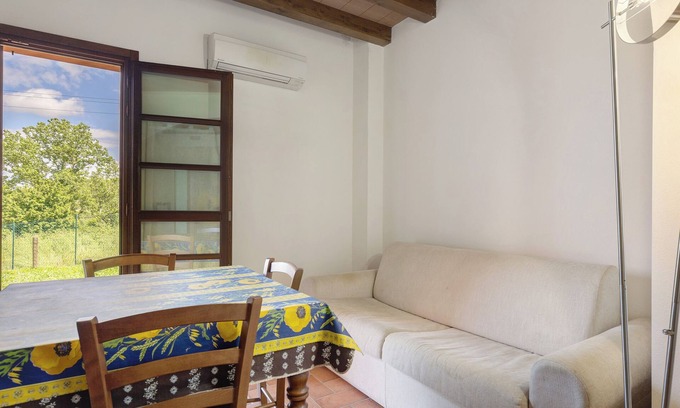 Montopoli in Val d'Arno Apartment | Studio Apartment 'Numero 2' with Shared Garden and Air Conditioning