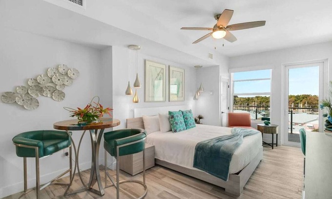 Merritt Island Condo | Studio King Condo Sum