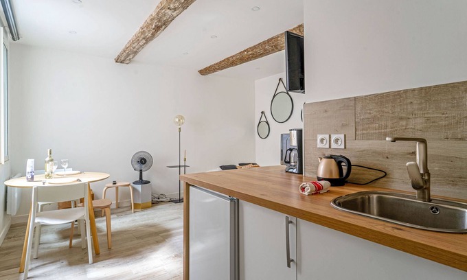 Aix-en-Provence Historic Centre Apartment | Studio Mirabeau - Welkeys