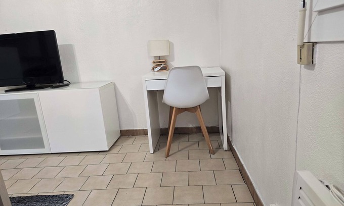 Cadereau Apartment | Studio near the fountain garden