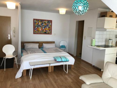 Ochsenfurt Apartment | Studio Ochsenfurt mit sonnigem Balkon