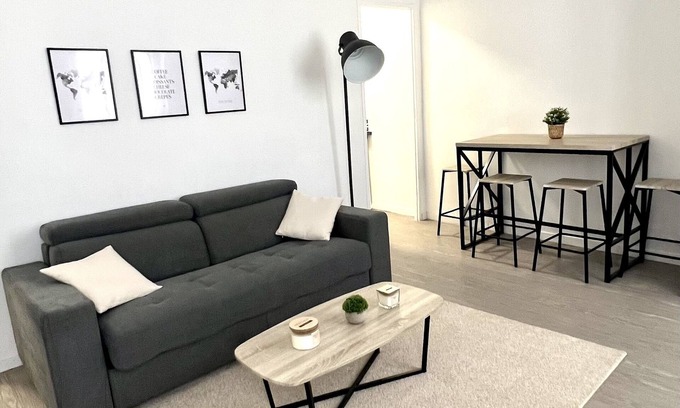 6th Arrondissement Apartment | Studio Rénové Proche Vieux-port et Centre Ville