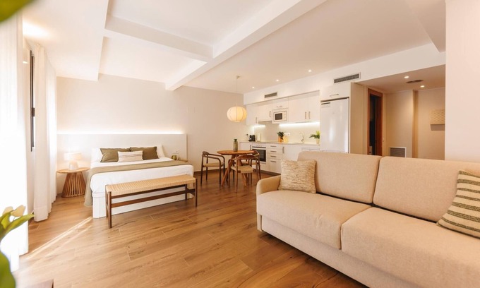 Barri Vell Apartment | Studio Rei Martí - Apartment Girona | Bravissimo