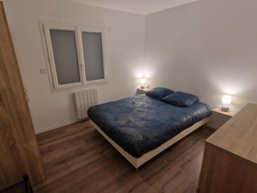 Bourges Apartment | Studio Renard quartier marais, terrasse en rez de jardin, matelas confort