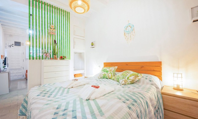 Old Town Apartment | Studio 'Ronda' with Wi-Fi and Air Conditioning