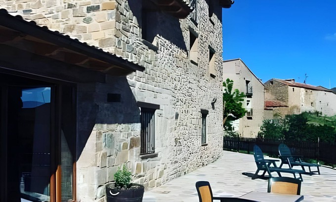 Villar del Rio Apartment | Studio 'Santa Cristina' with Mountain View, Shared Terrace and Shared Garden