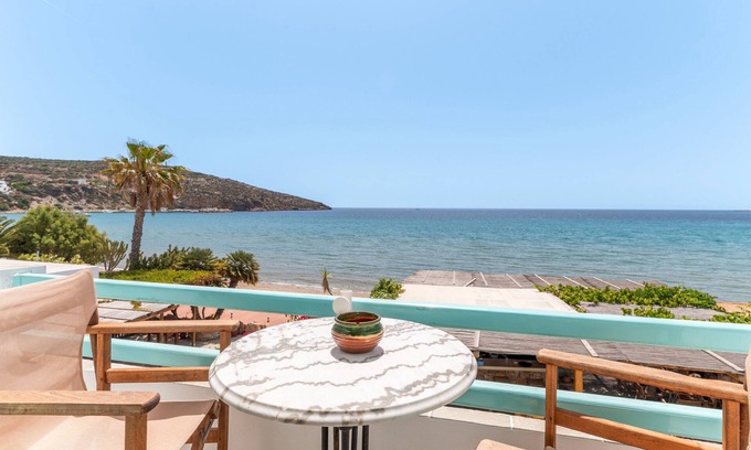 Platis Gialos Apartment | Studio 'Suite 7' with Sea View, Wi-Fi and Air Conditioning