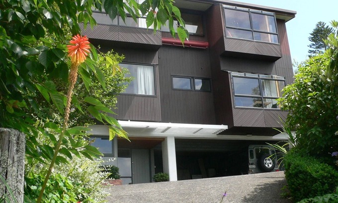 Epsom Apartment | Studio Suite - Central - Hillside - Views, Landscaped Gardens, Terrace, Parking.