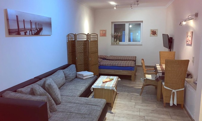 Klein Nemerow Apartment | Studio 'Tollense Hus - Mitte' with Shared Terrace and Wi-Fi