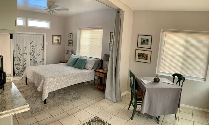 Mesilla Park House | Studio w/queen bed, pets ok, 3 min to Farmer's mkt