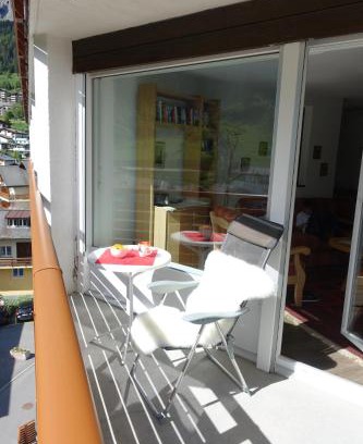 Leukerbad Apartment | Studio Willimann Haus Dala im 4 Stock