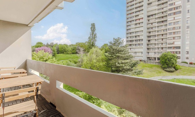 Bagnolet Apartment | Studio with balcony near Paris