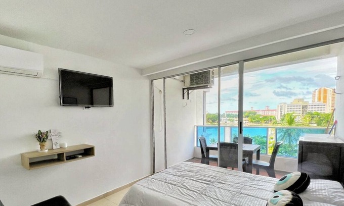 Bocagrande Apartment | Studio with Spectacular View: Comfort and Safety Guaranteed.