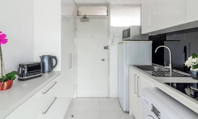 Kings Cross Apartment | Studio with Stunning Views & Free Parking