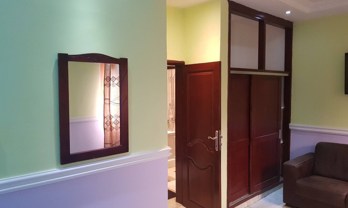Douala Apartment | Studio1 (creamy honey) Residence Kuwait City. (bonamoussadi) banged