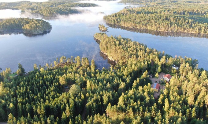 Hultsfred Cabin | Stuga Dagmar by the lake Nerbjärken with rowboat