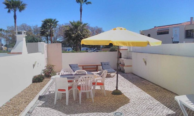 Manta Rota House | Stunning 3 Bed Townhouse, 5min walk from the beach.
