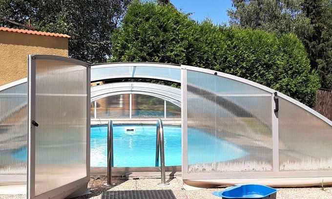 Stare Buky House | Stunning private villa with hot tub, WIFI, private pool, TV, terrace, pets allowed and parking