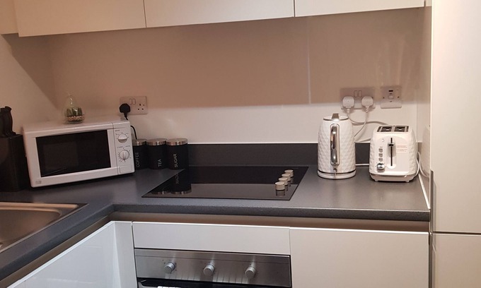 Brierley Hill Apartment | Stunning 1-Bed Apartment in Brierley Hill