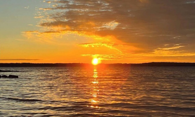 Suttons Bay House | STUNNING 100 FEET OF PRIVATE BEACH ON GRAND TRAVERSE BAY WITH HOT TUB