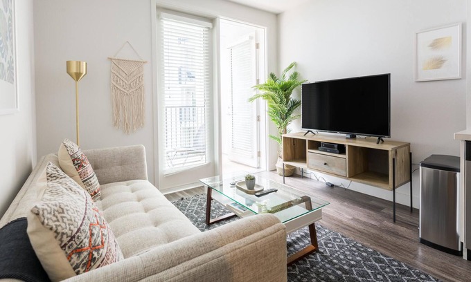 Wilshire Apartment | Stunning 1BR Near Staples Center w/ Many Amenities